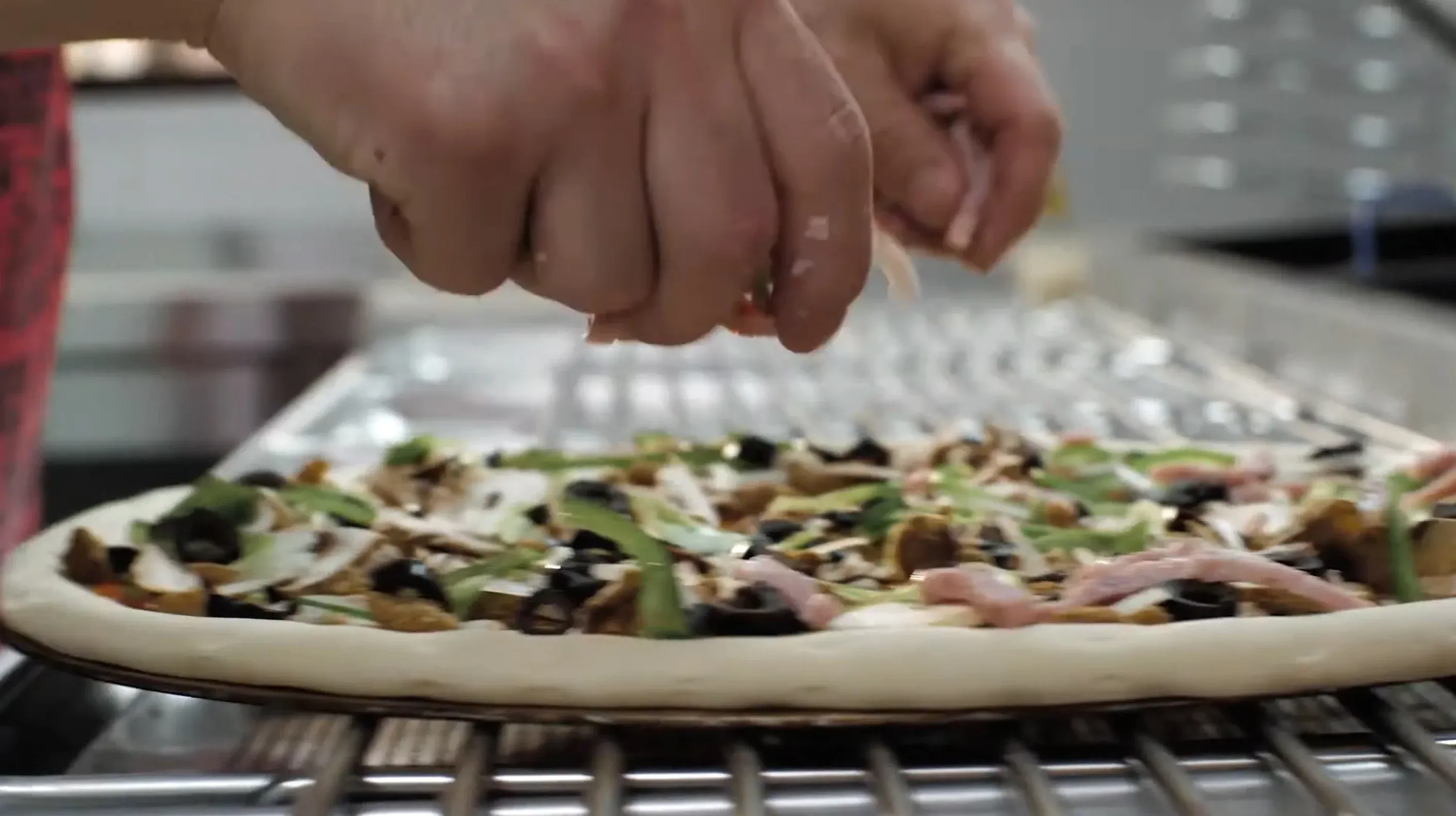 Готовим начинку. Кадр из видеоролика